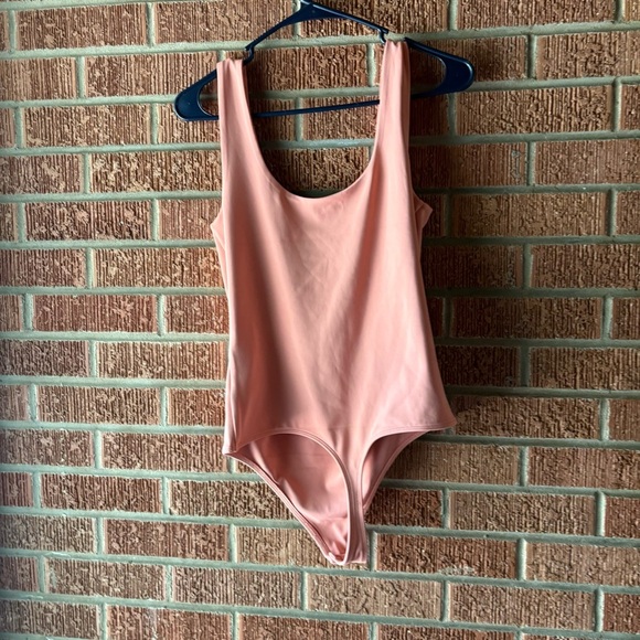 Express Body Contour Peach Bodycon Bodysuit Size Medium - Picture 6 of 7